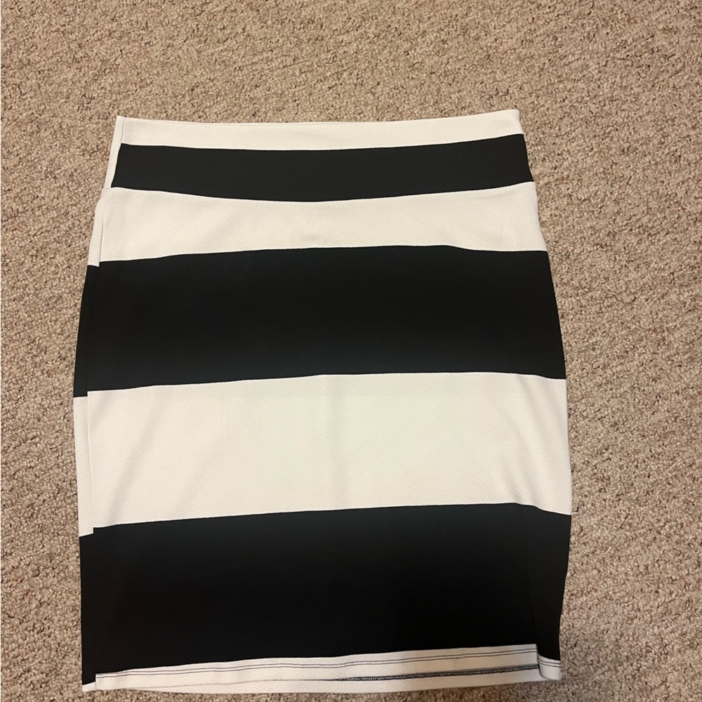 LuLaRoe 3XL Black and White Cassie Skirt